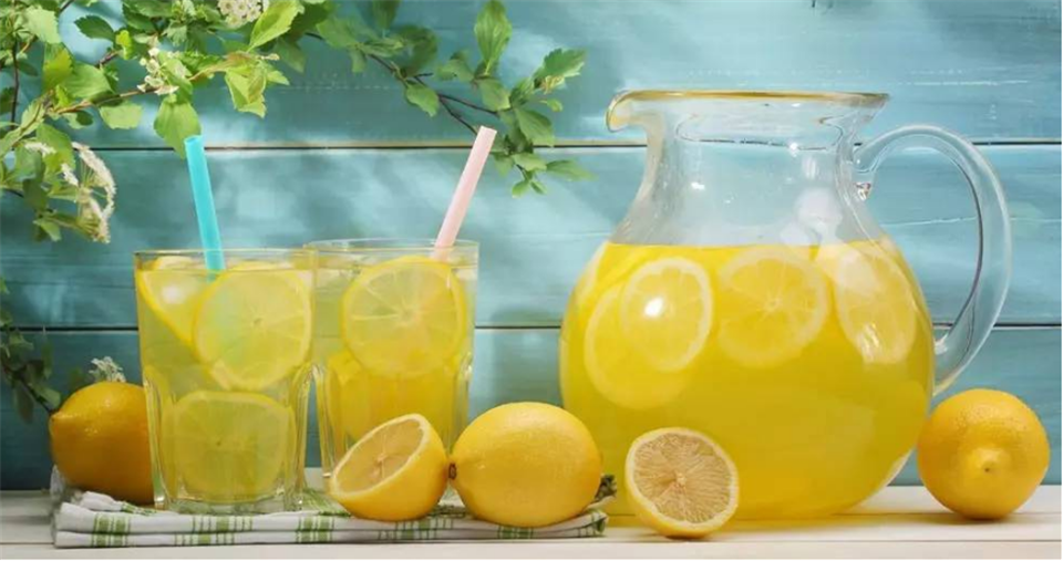 研究发现：40岁男性肾结石高发，应少喝凉茶多喝柠檬水