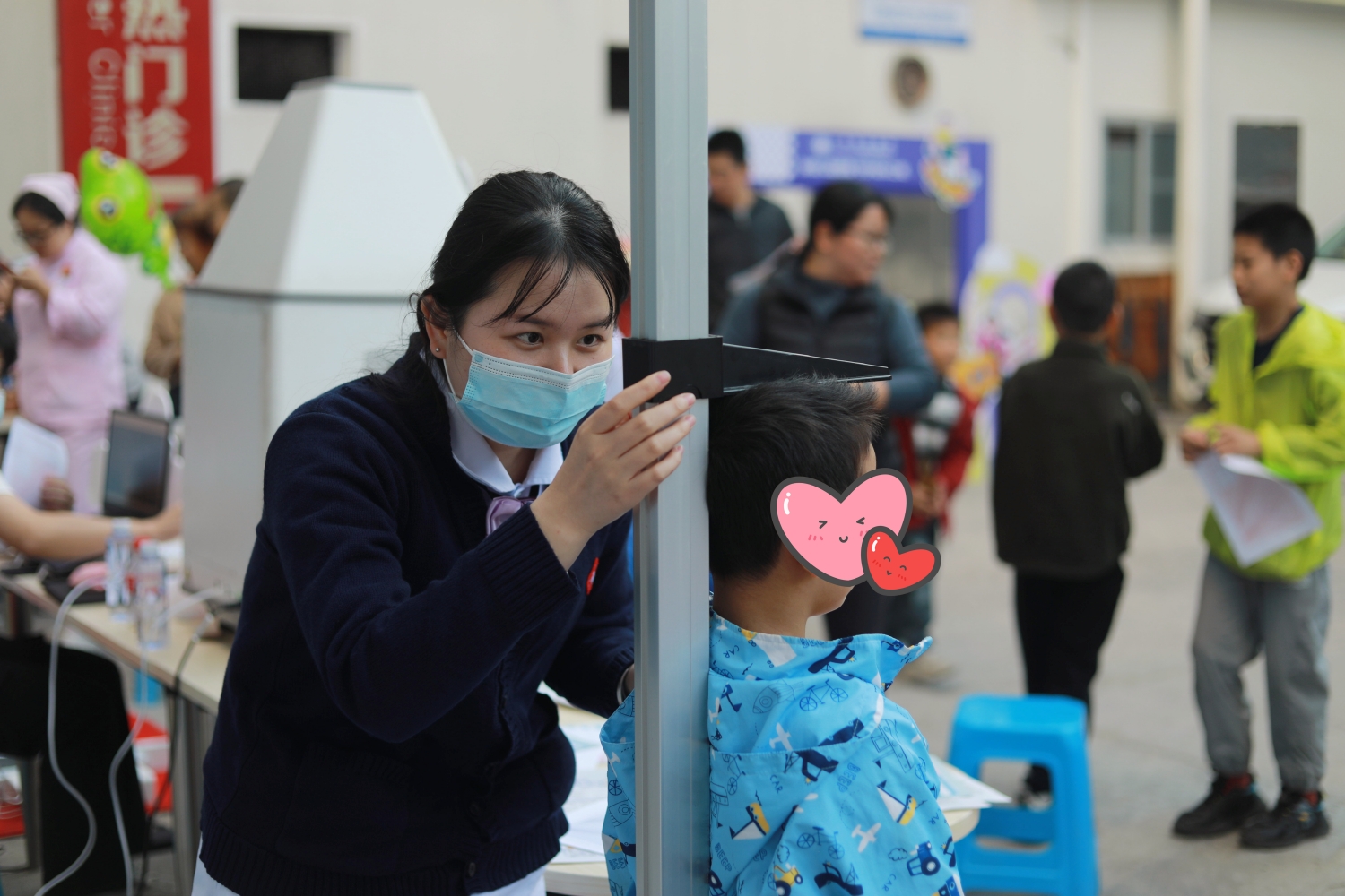 热议！孩子身高严重“掉队”，明星夫妇决定为其打生长激